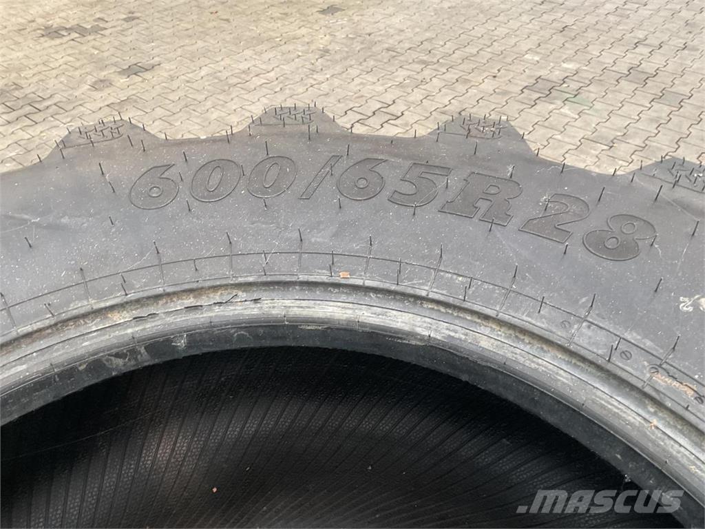 BKT 600/65R28 輪胎、車輪和輪圈