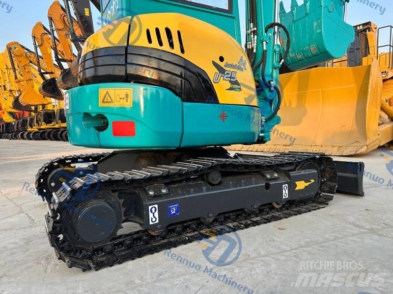 Kubota U 25 小型挖土機/掘鑿機<7t(小型挖掘機)