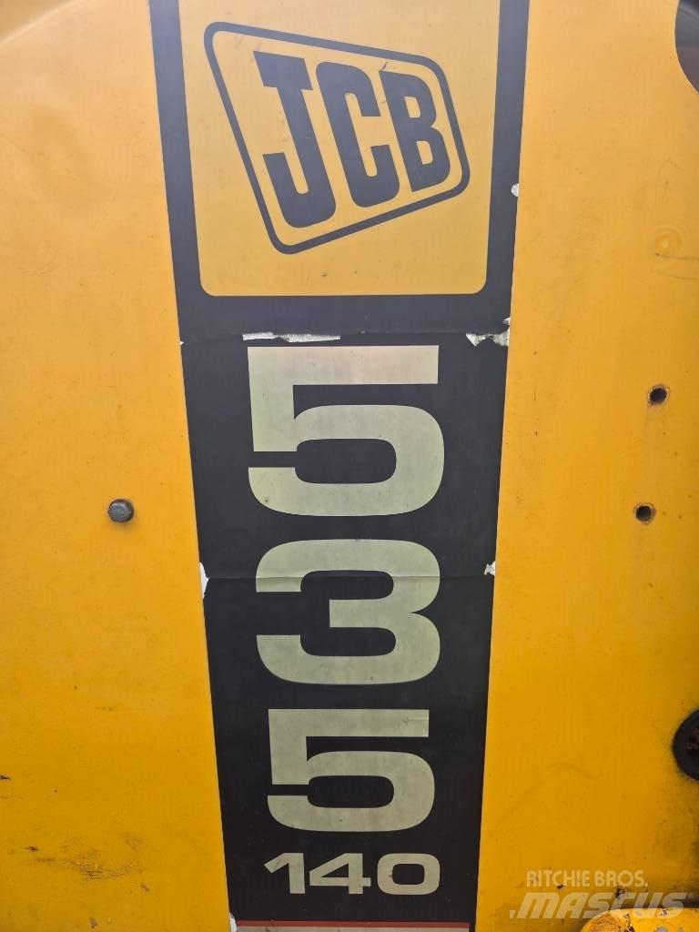 JCB 535-140 伸縮臂操作車