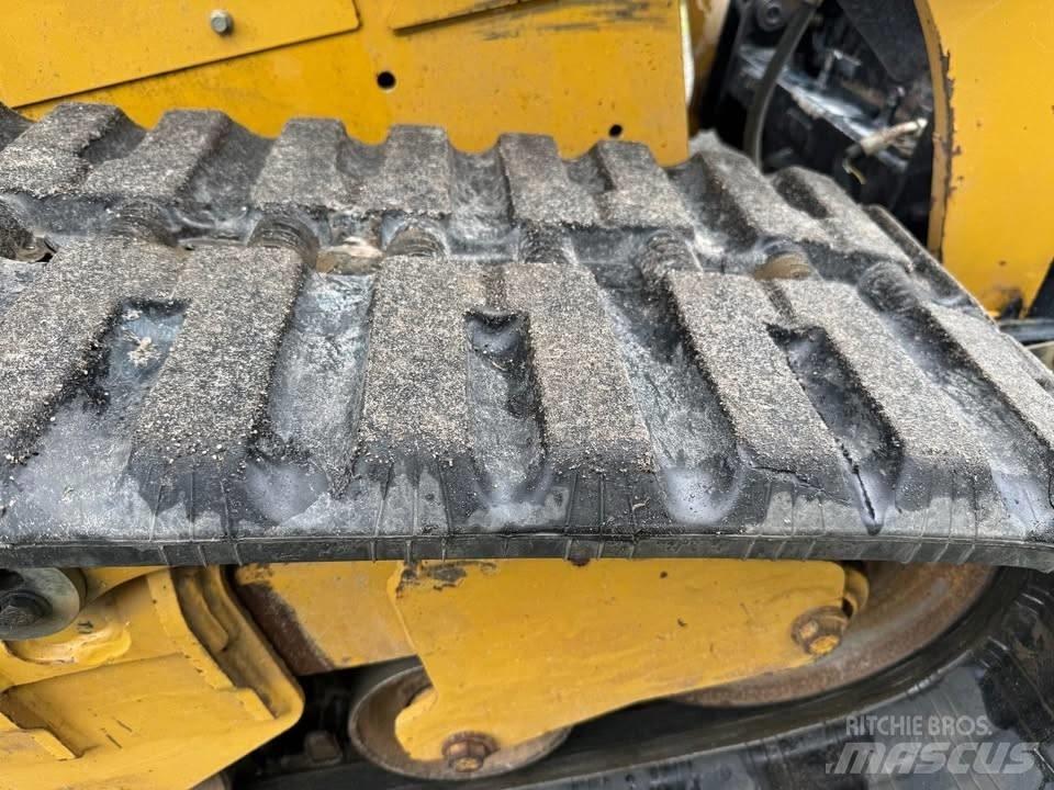 CAT 299 滑移轉向裝載機