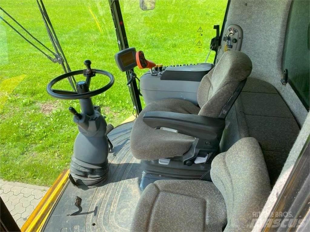 New Holland CX 880 聯合收穫機