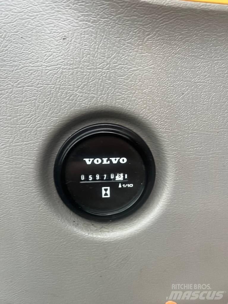 Volvo ECR 58 D 小型挖土機/掘鑿機<7t(小型挖掘機)