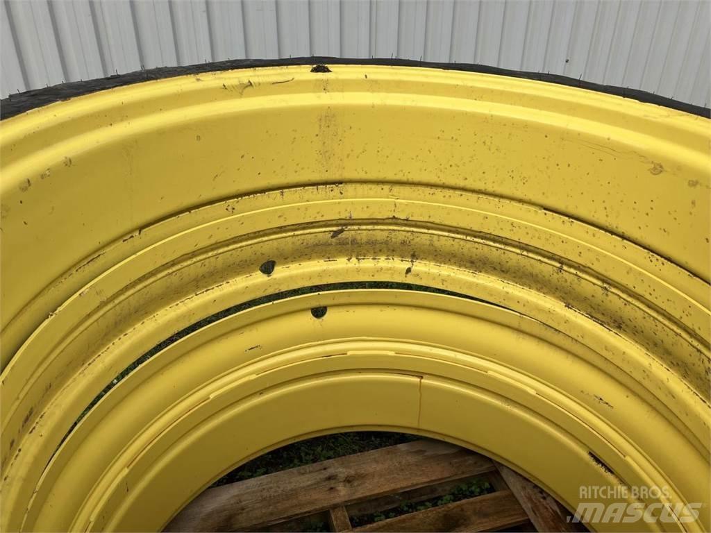 Taurus 270/95R44 輪胎、車輪和輪圈