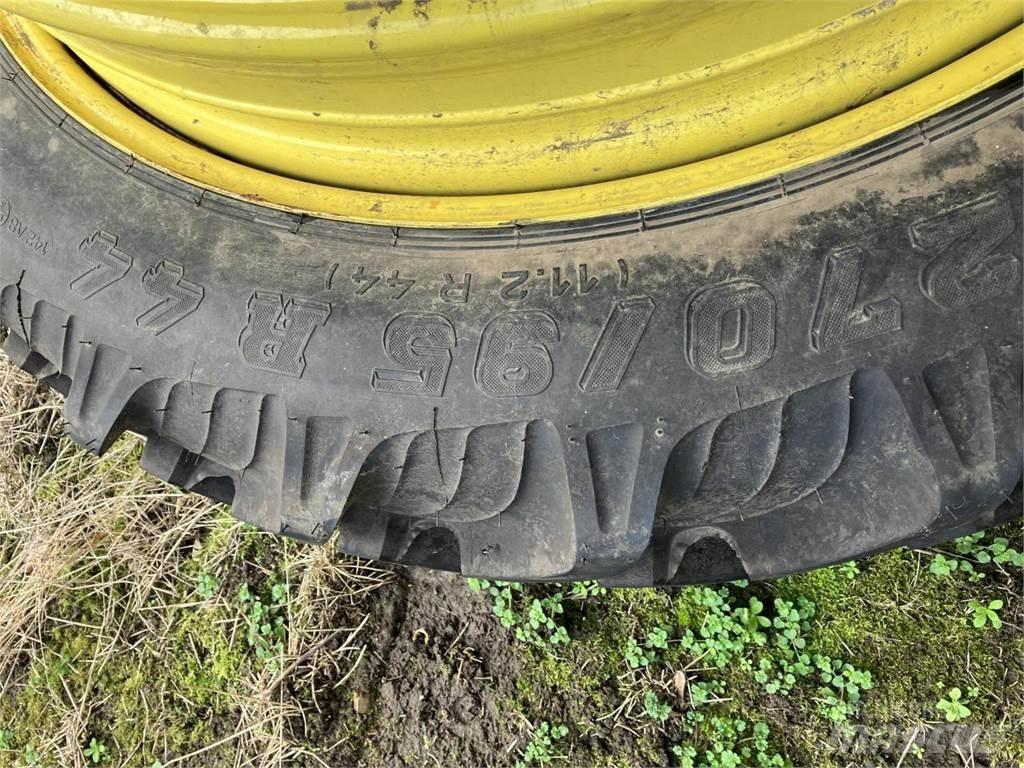Taurus 270/95R44 輪胎、車輪和輪圈