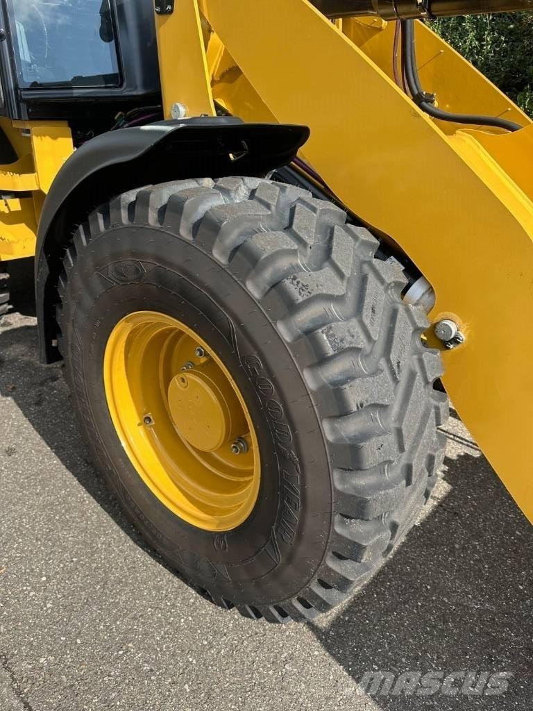 CAT 908 輪胎式裝載機