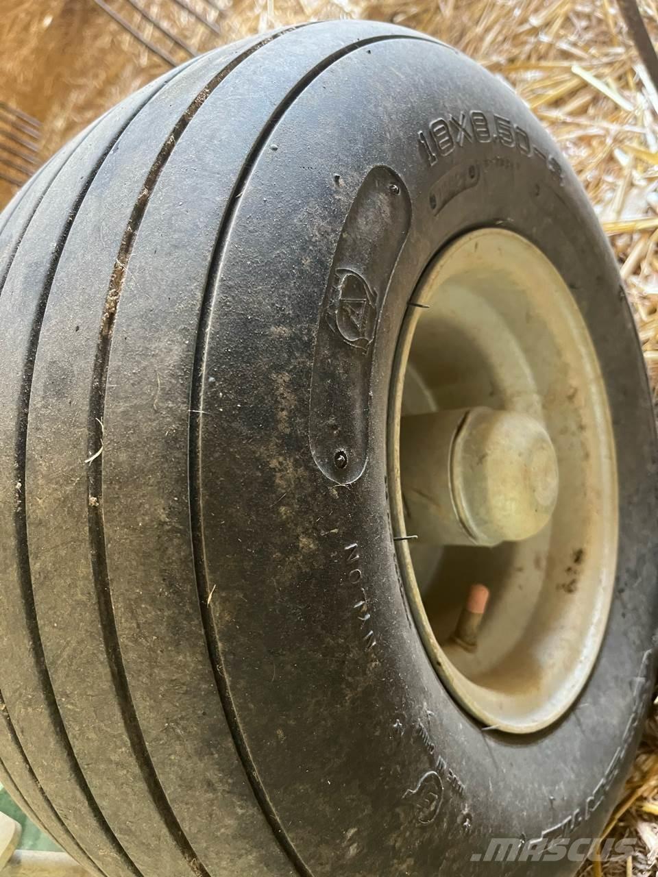 Krone 710/26T 堆草機
