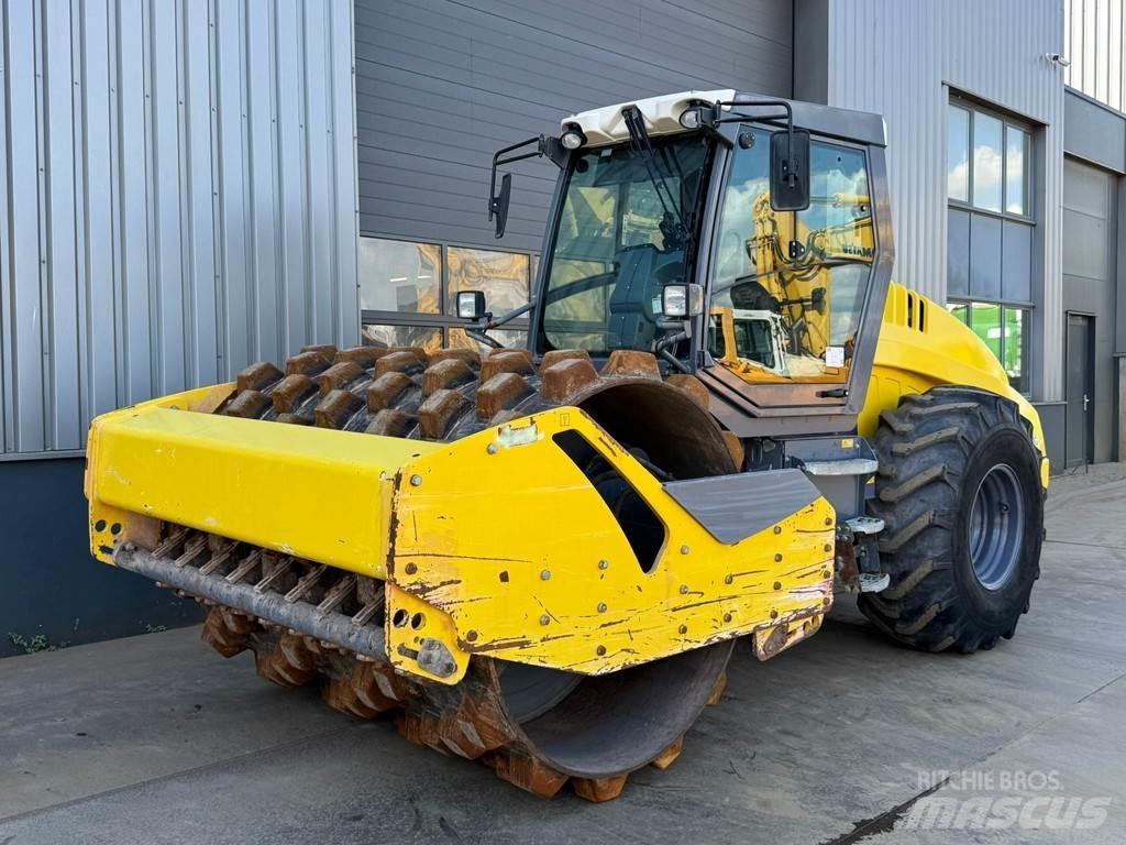 Hamm H13i P 單輪滾壓機
