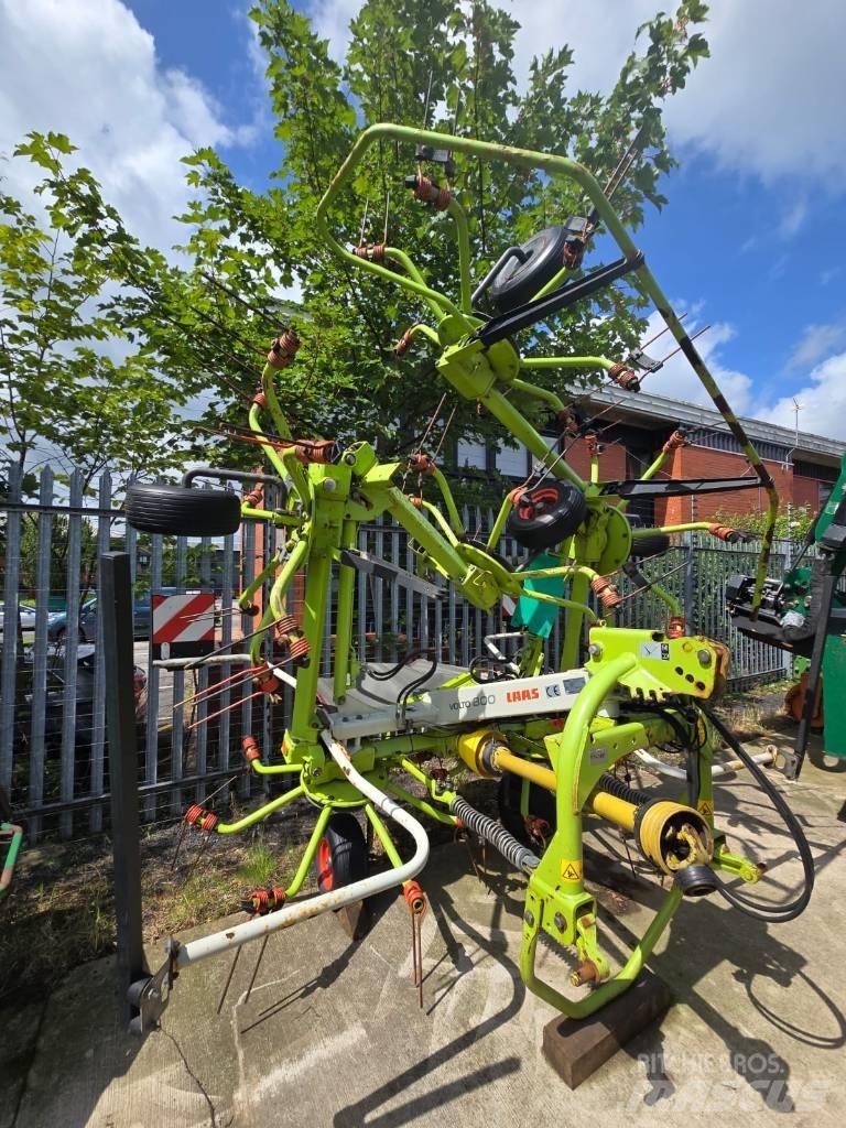CLAAS Volto 800 耙與翻草機