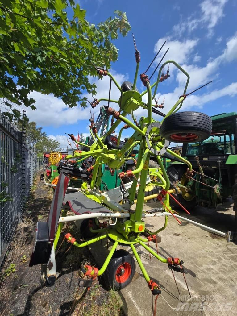 CLAAS Volto 800 耙與翻草機