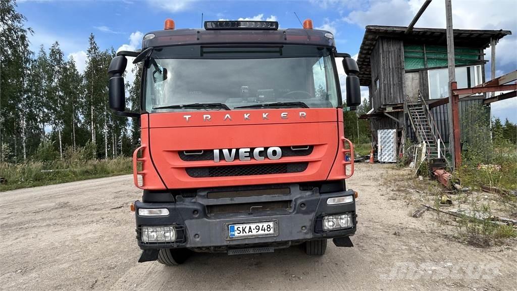 Iveco Trakker 平板式/側卸式卡車