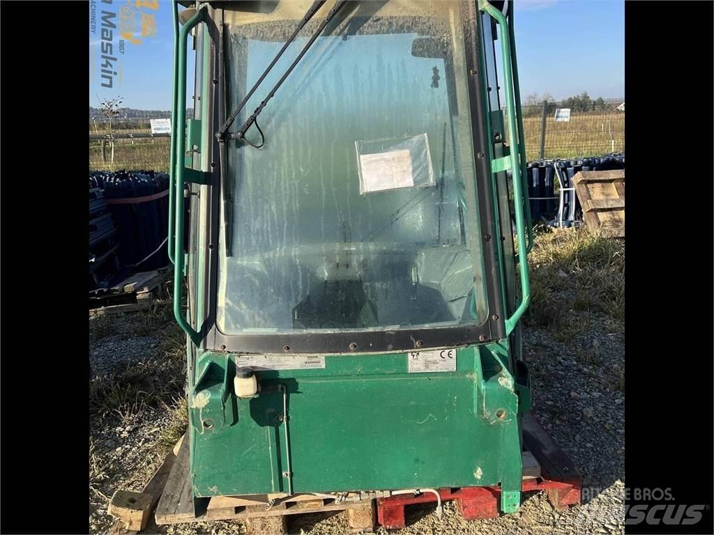 Timberjack 1110D 駕駛室與內部