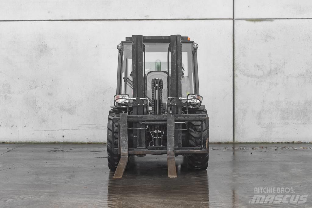 Manitou MC 30-4 D 柴油卡車
