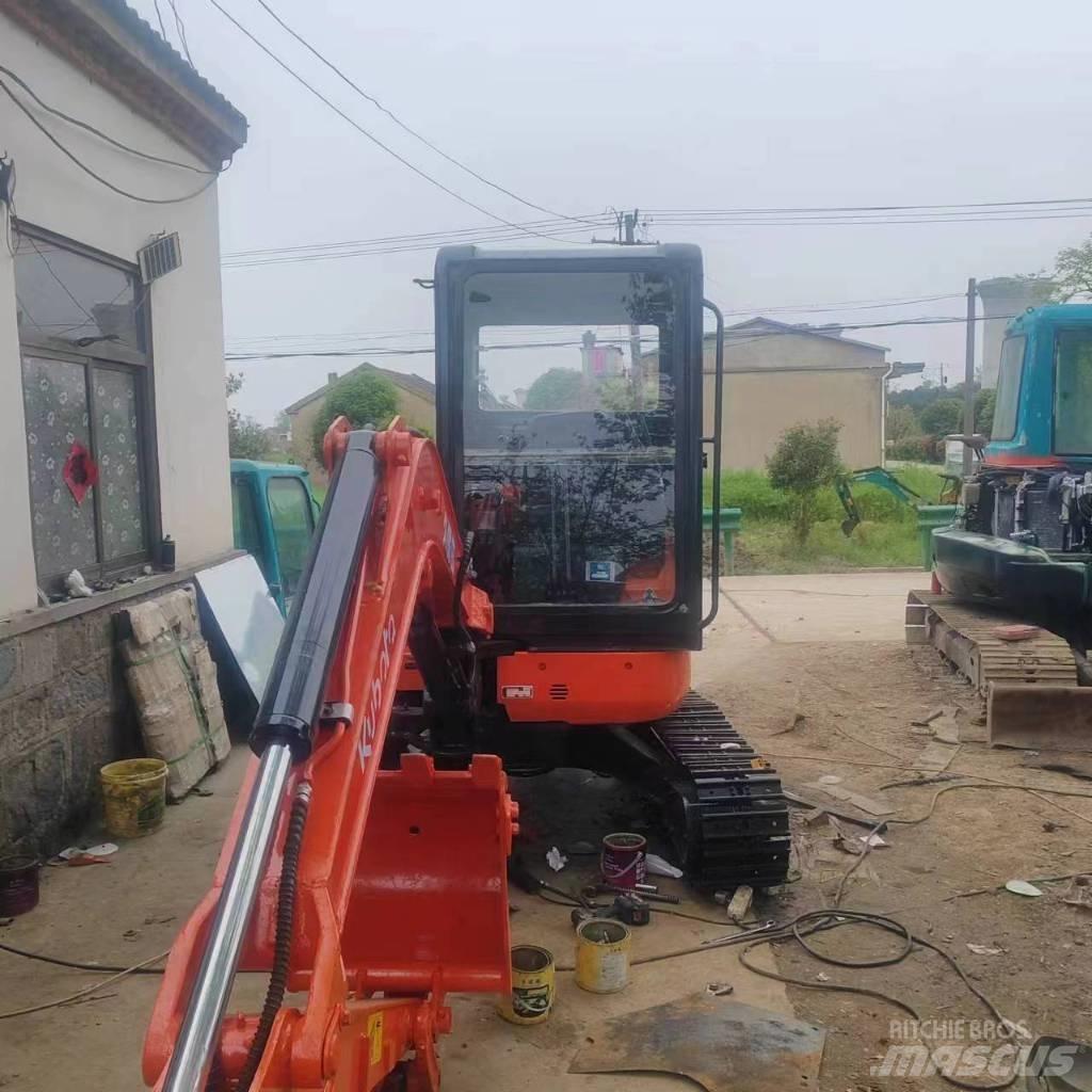 Kubota U 35 小型挖土機/掘鑿機<7t(小型挖掘機)
