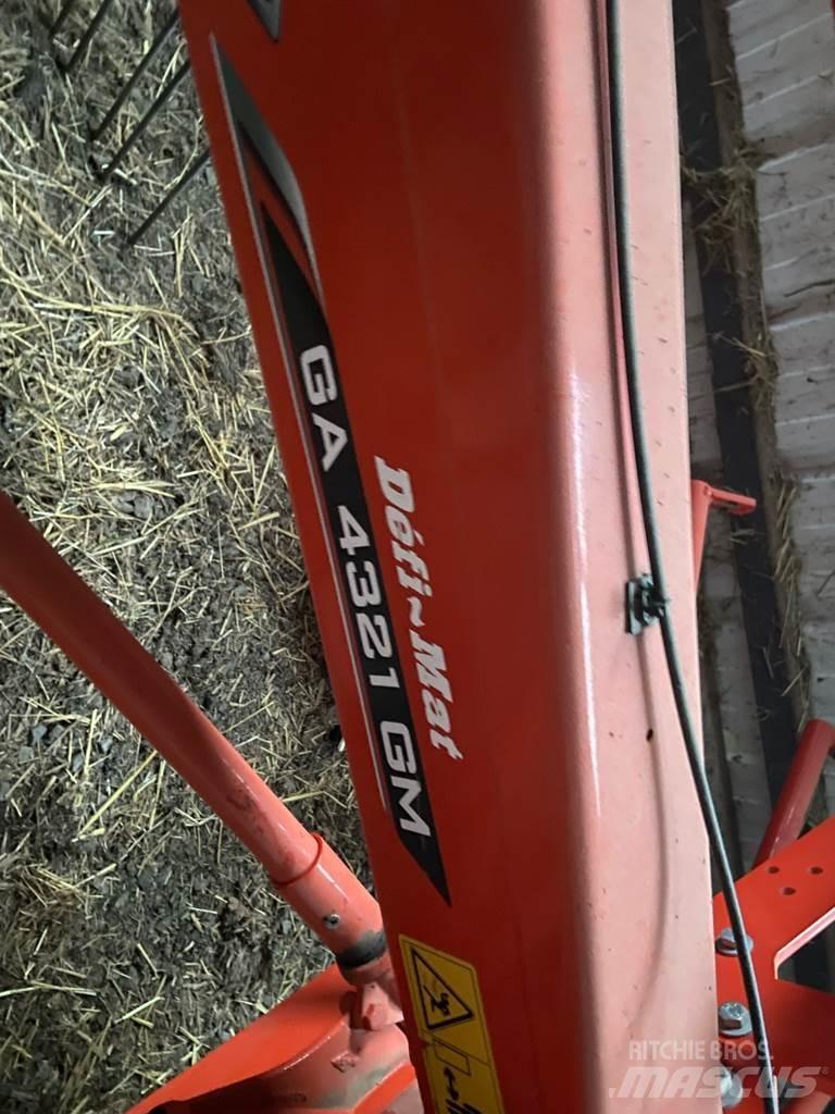 Kuhn GA4321 堆草機