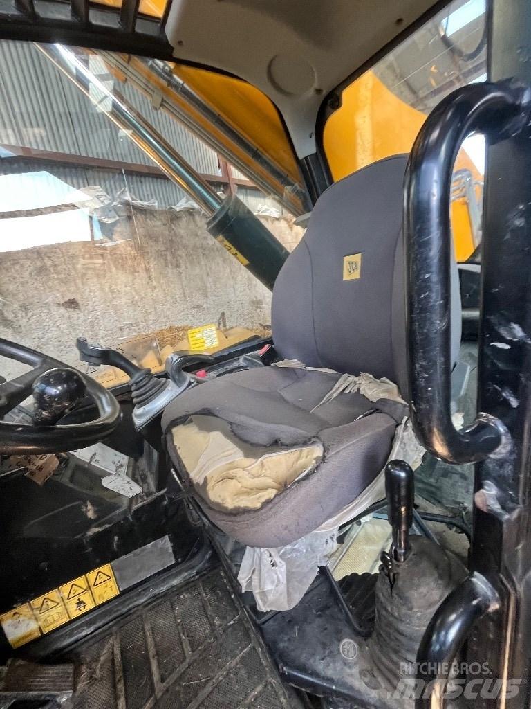 JCB 540-170 伸縮臂操作車