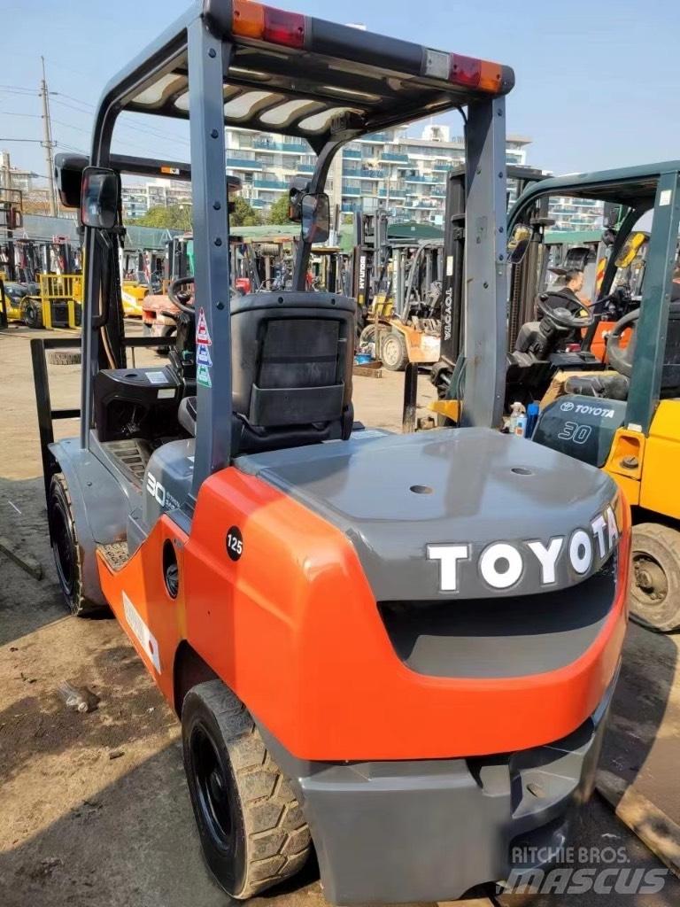 Toyota FD 30 8f 柴油卡車