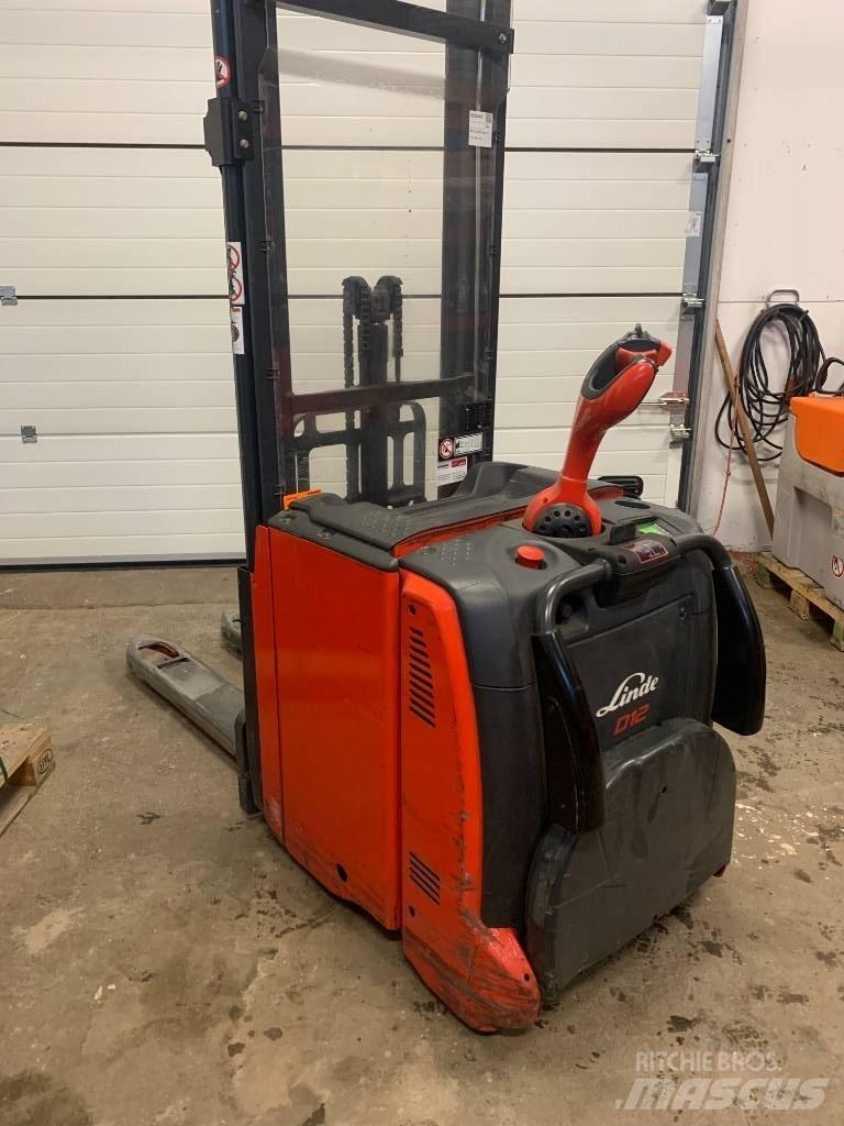 Linde D 12AP 自走式堆積機
