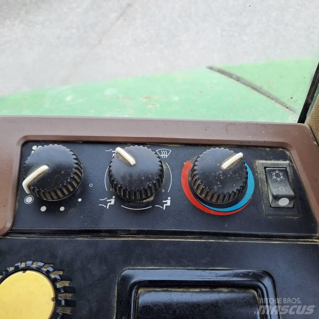 John Deere 7700 曳引機