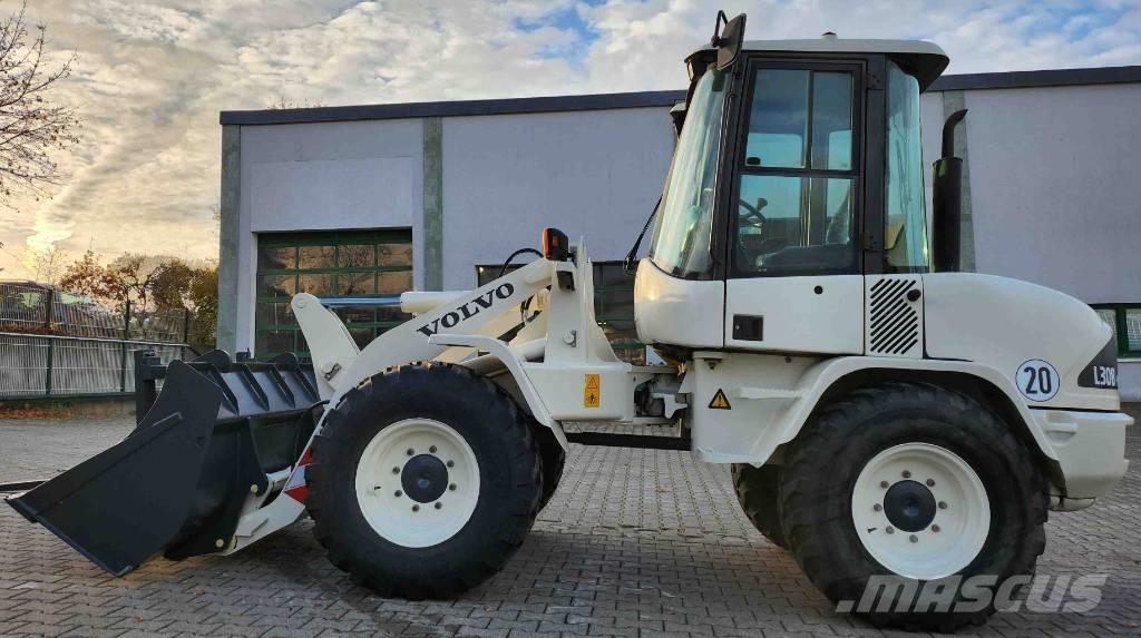 Volvo L 30 B 輪胎式裝載機