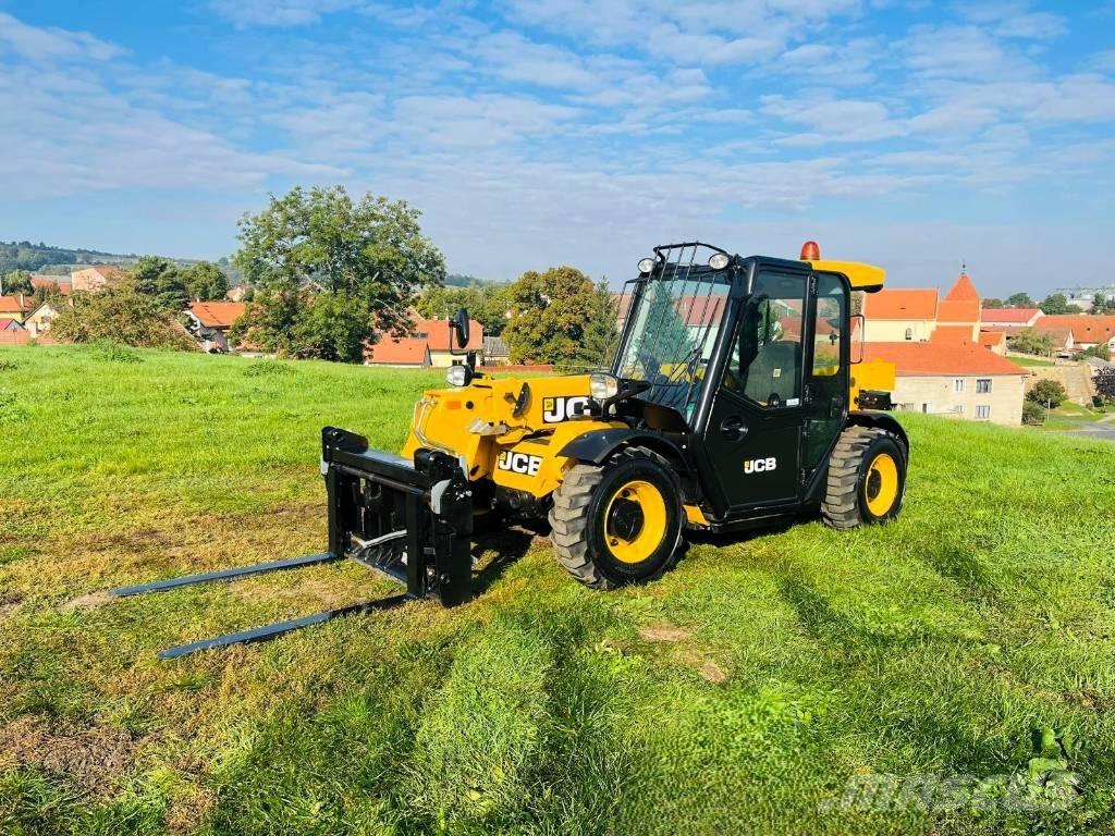 JCB 525-60 伸縮臂操作車