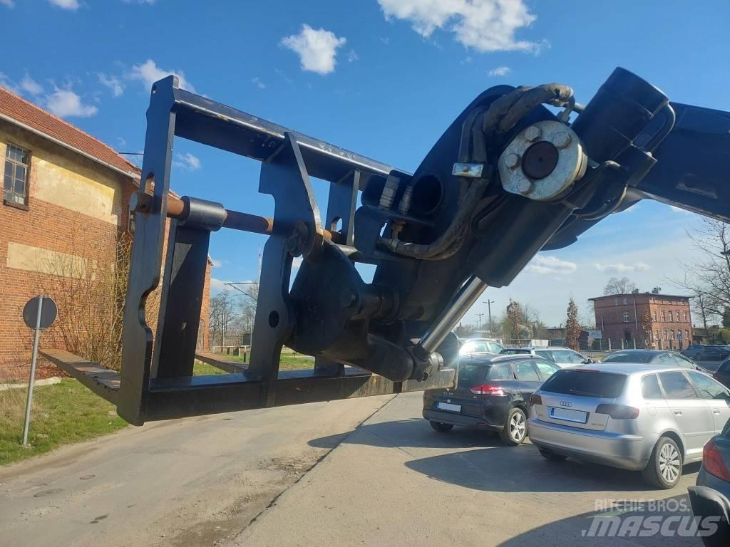 JCB 520-40 伸縮臂操作車