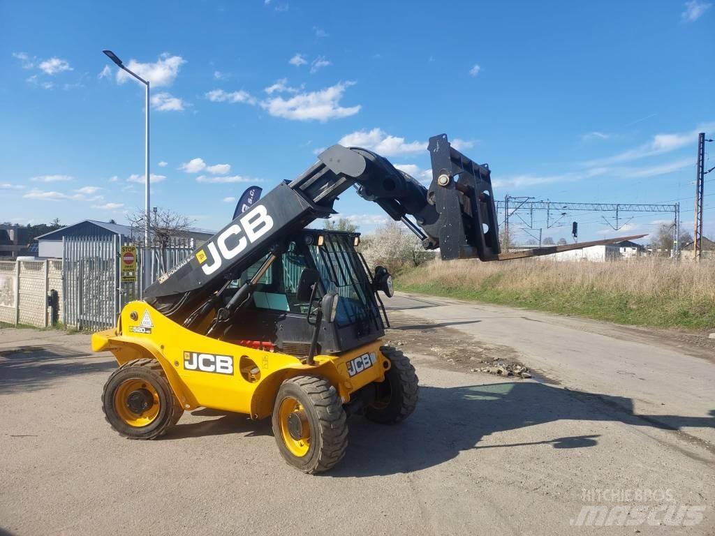 JCB 520-40 伸縮臂操作車