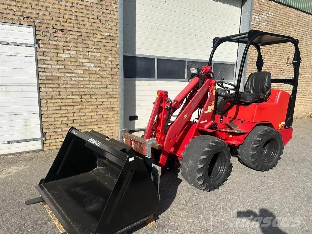 Schäffer 2033 輪胎式裝載機