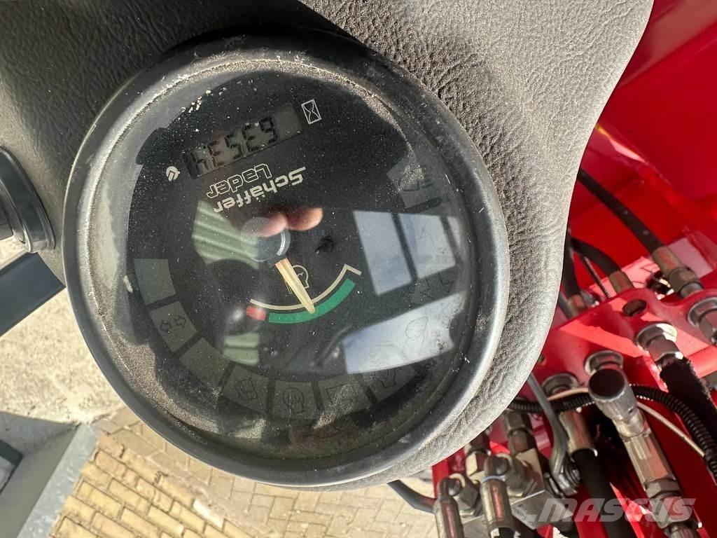Schäffer 2033 輪胎式裝載機