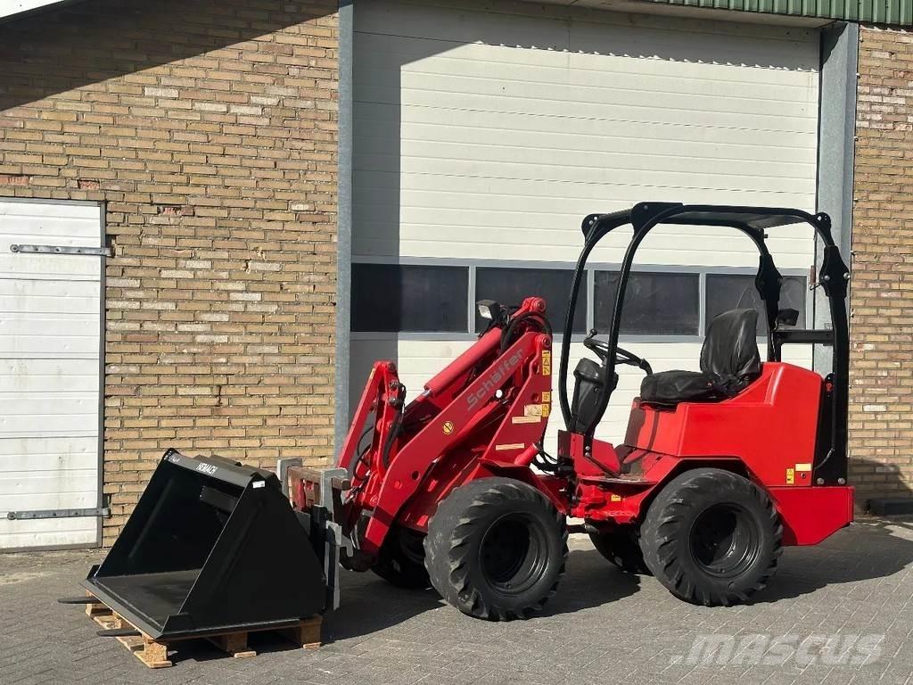 Schäffer 2033 輪胎式裝載機