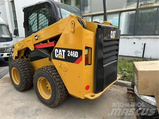 CAT 246 D 滑移轉向裝載機