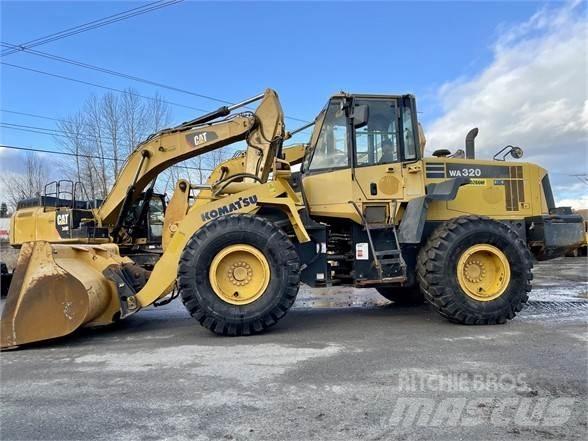 Komatsu WA320 輪胎式裝載機
