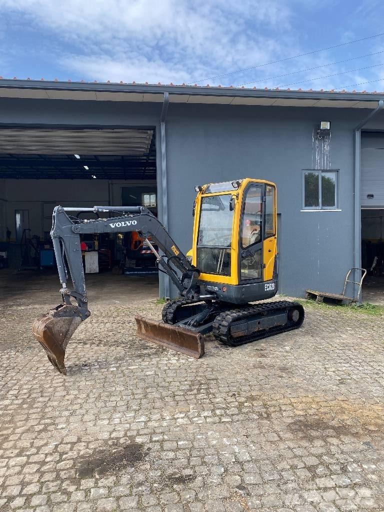 Volvo ECR 28 小型挖土機/掘鑿機<7t(小型挖掘機)