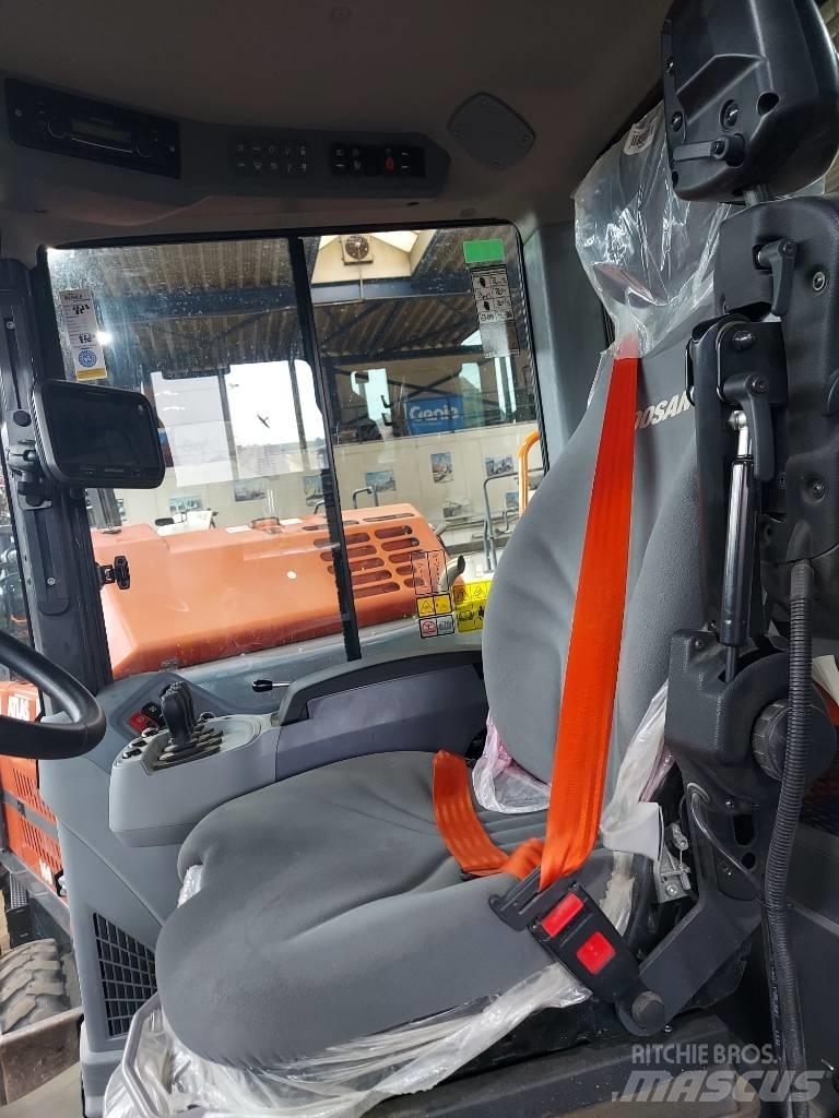 Develon DL 320-7 輪胎式裝載機