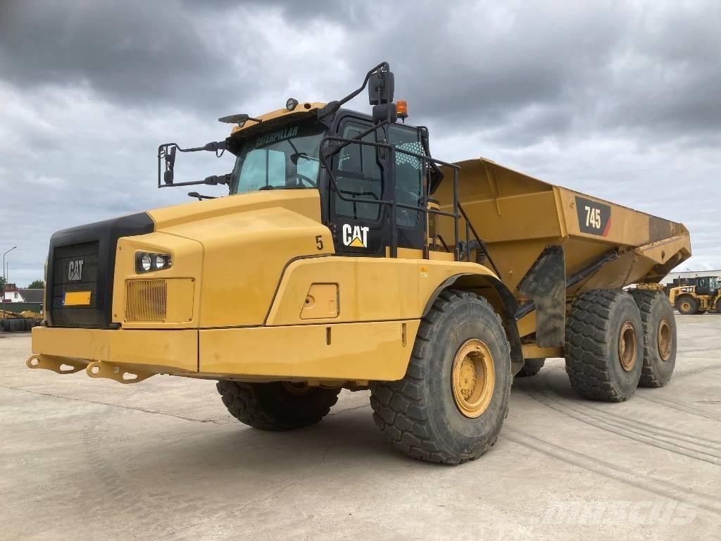 CAT 745 鉸接式起吊車