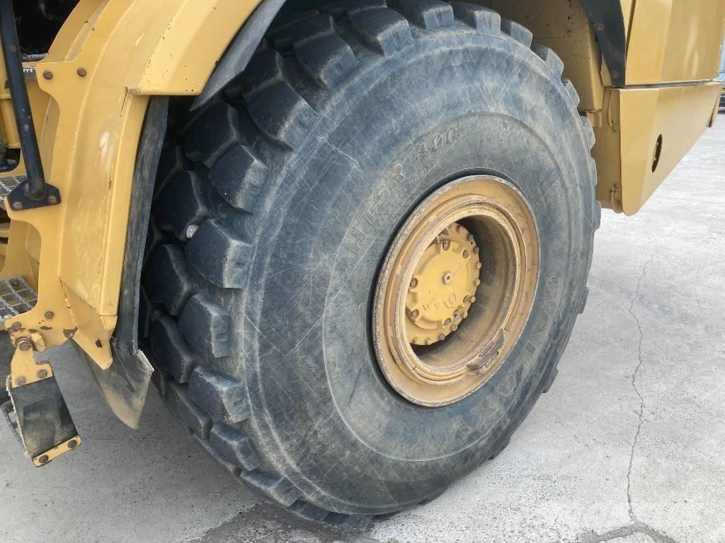 CAT 745 鉸接式起吊車