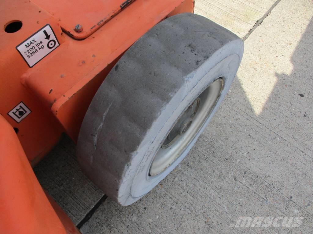 JLG E400 AJPN (745) 緊湊型自走式伸縮臂式升降機