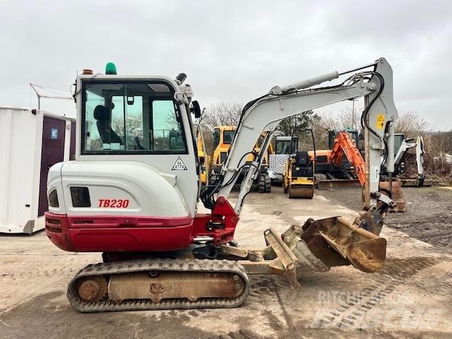 Takeuchi TB 230 小型挖土機/掘鑿機<7t(小型挖掘機)