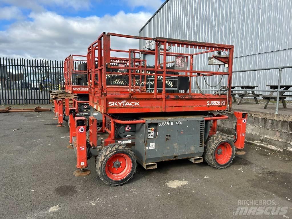 SkyJack SJ 6826 RT 剪式升降機