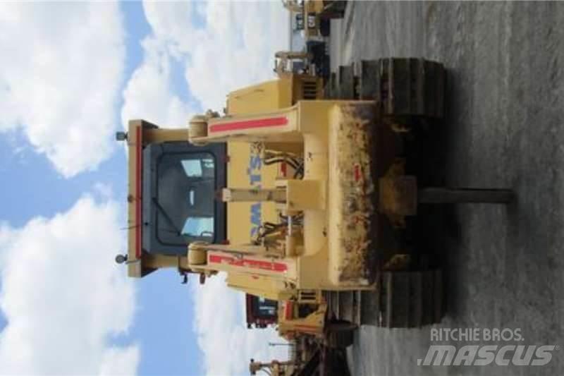 Komatsu D275A-5 履帶推土機