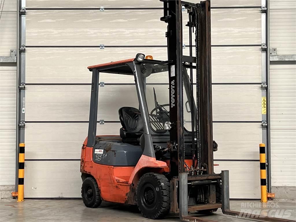 Toyota 02-7FDF15 柴油卡車