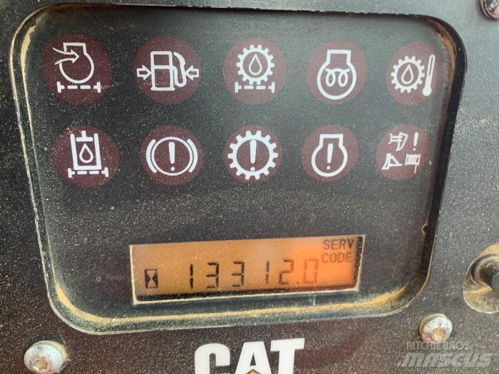CAT D 6 T 履帶推土機