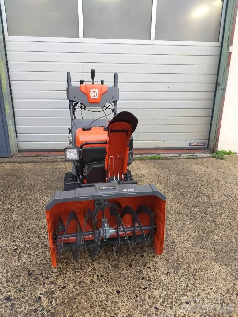 Husqvarna ST420 掃雪機
