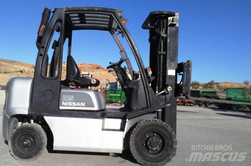 Nissan FD02A25Q 柴油卡車