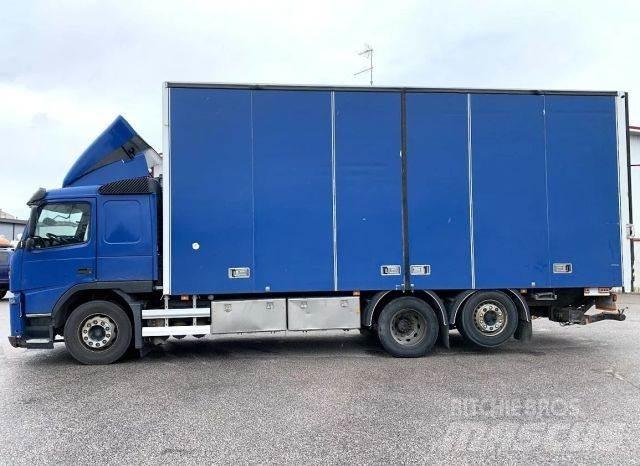 Volvo FM330 6x2 貨箱式卡車