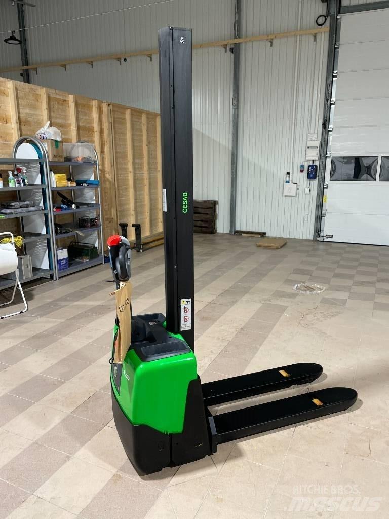 Cesab S 110 行走控制式堆積機