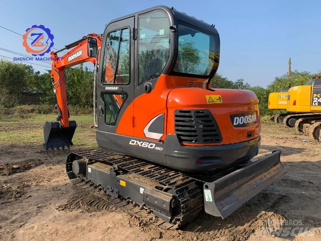 Doosan DX 60 小型挖土機/掘鑿機<7t(小型挖掘機)