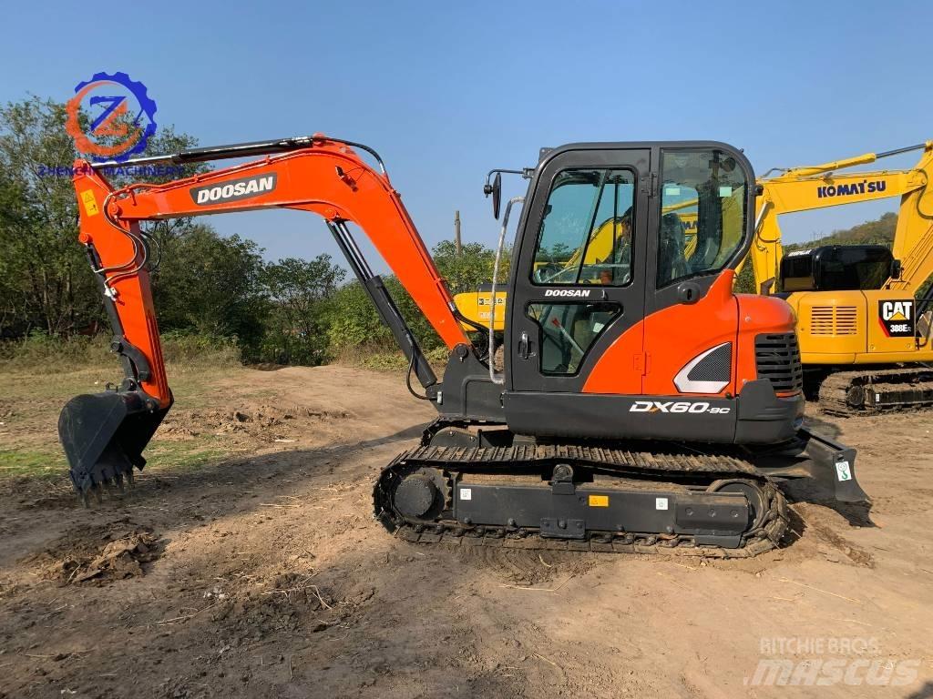 Doosan DX 60 小型挖土機/掘鑿機<7t(小型挖掘機)