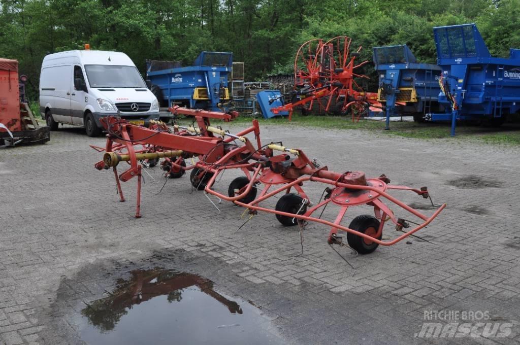 Lely Lotus 675 耙與翻草機