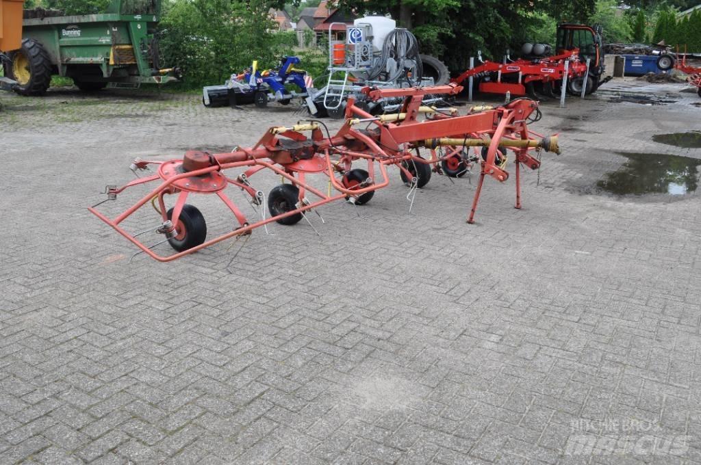Lely Lotus 675 耙與翻草機