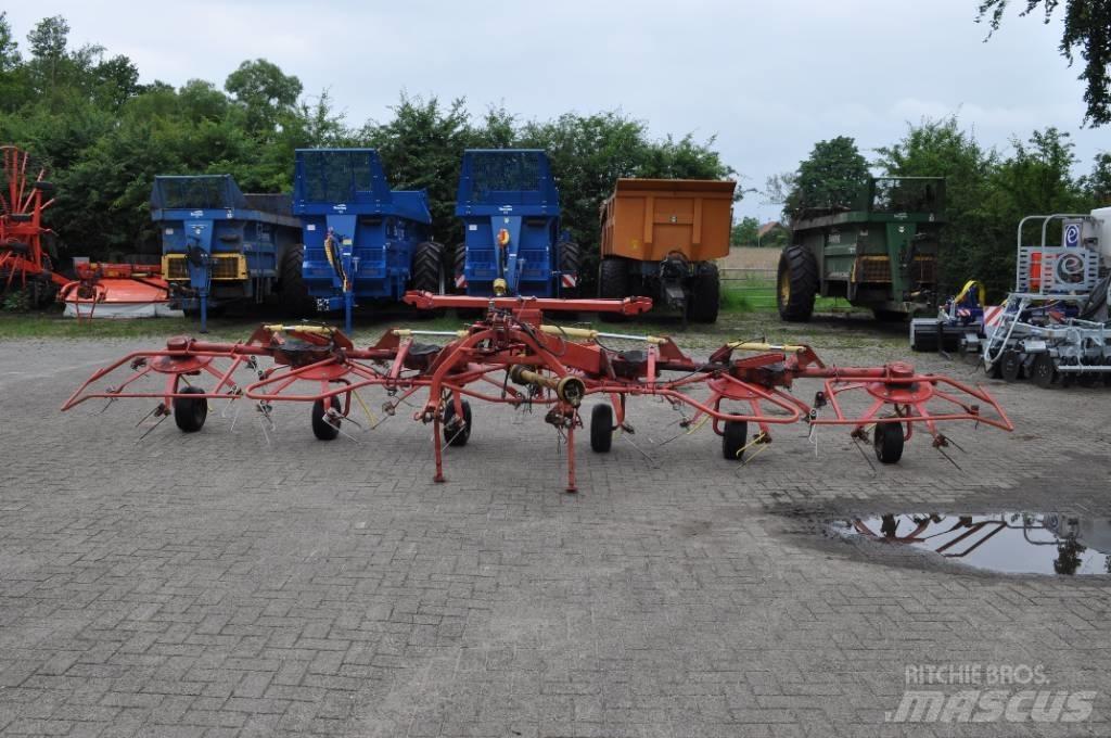 Lely Lotus 675 耙與翻草機